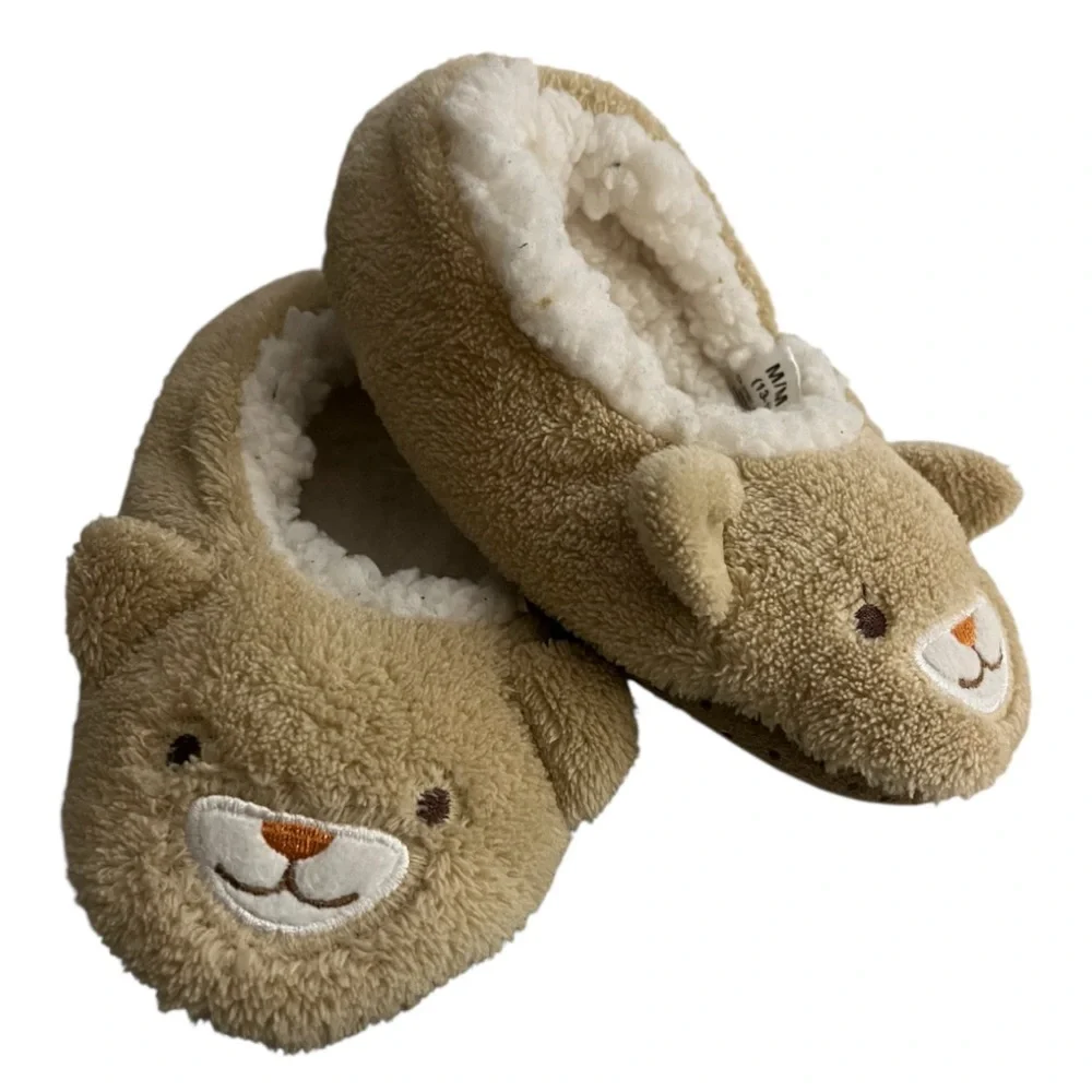 NWT Cute Kids Teddy Bear Slippers, Cozy Fleece Lining, With Grip on the Soles